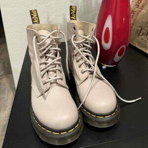 Dr Martens airwair boots